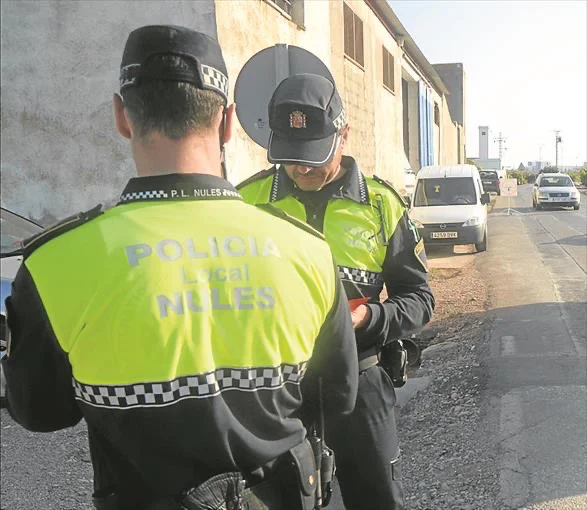 POLICIA LOCAL NULES en tamaño mediano