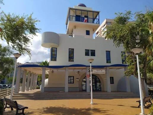 Foto oficina de turismo de La Concha en tamaño mediano