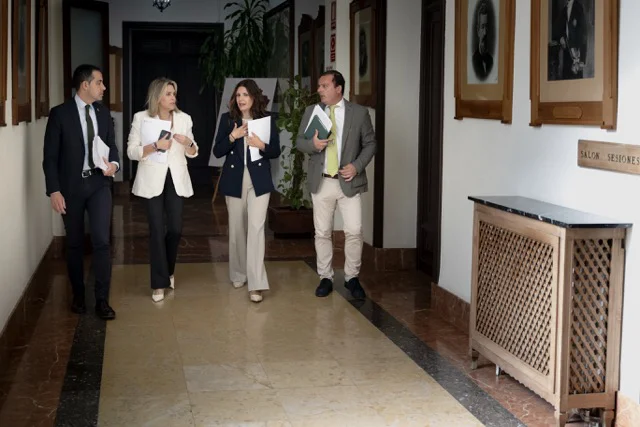 Presidenta y vicepresidentes en tamaño mediano