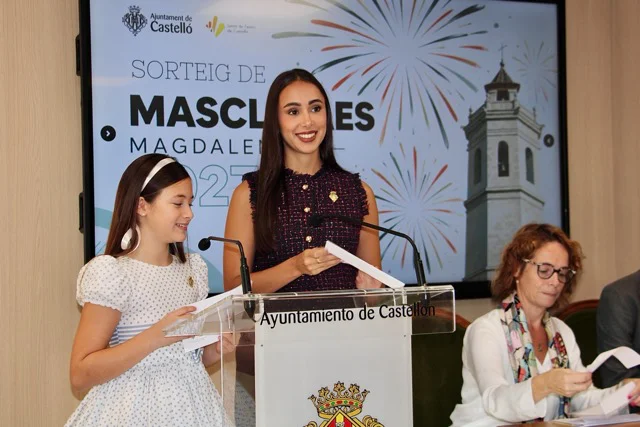 Noelia Selma sorteo mascletaes en tamaño mediano