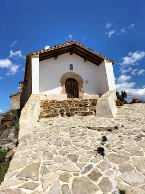 Ermita de Santa Bárbara Cortes de Arenoso en tamaño mediano
