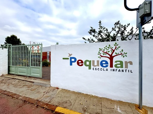Escola Pequelar 2 en tamaño mediano