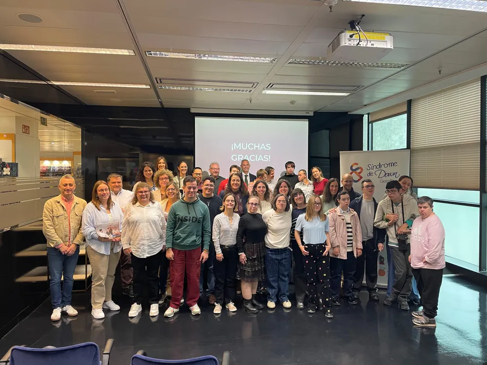 Foto 3 pie de foto Acto de presentación vista general.