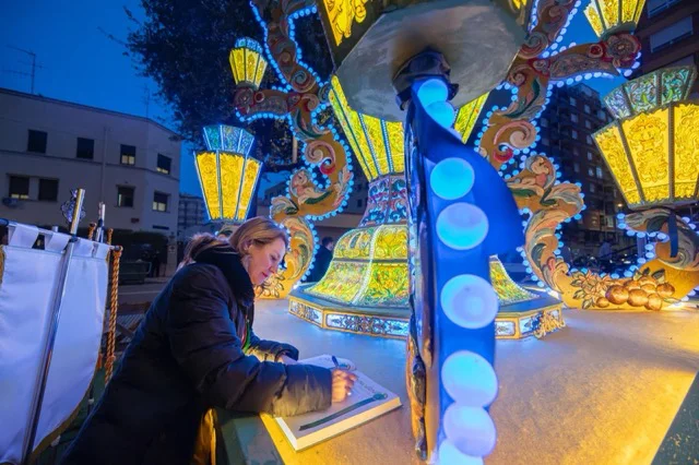 Carrasco visita gaiatas ganadoras Pérez Llorca  (1) en tamaño mediano