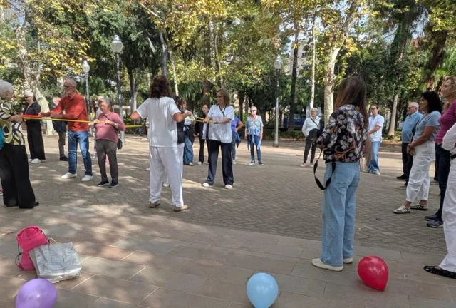 mes de la felicidad en tamaño mediano