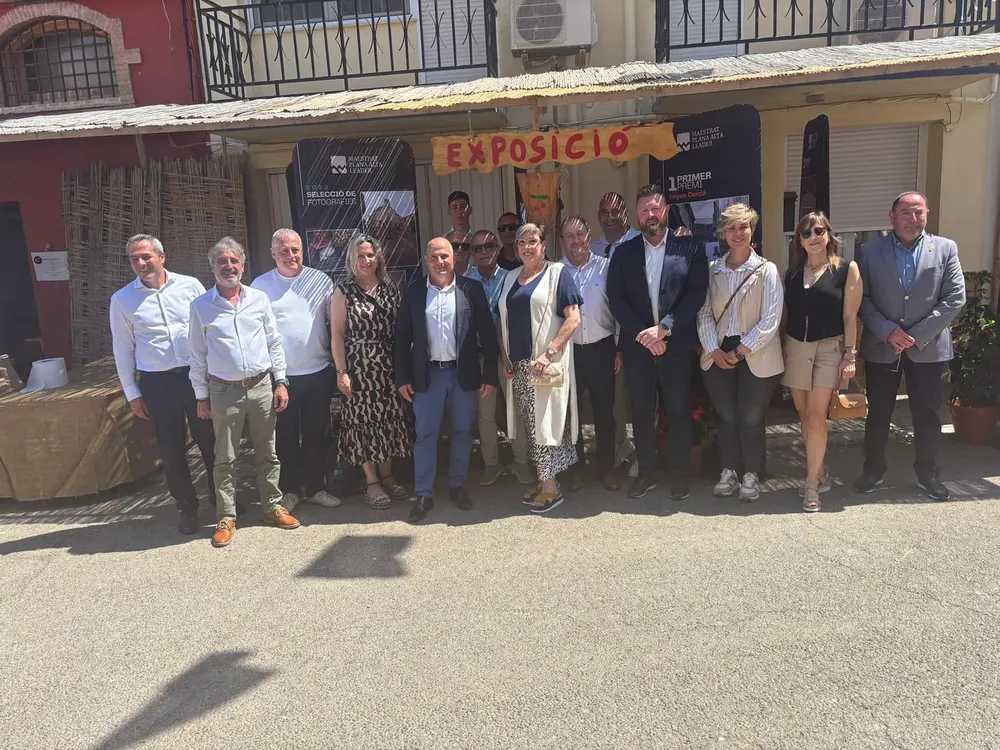 Inauguración de la exposición del GAL Maestreat Plana Alta en la Feria de la Cereza en la Salzadella