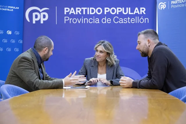Reunión Grupo Municipal PP Navajas y presidenta Diputación Marta Barrachina en tamaño mediano