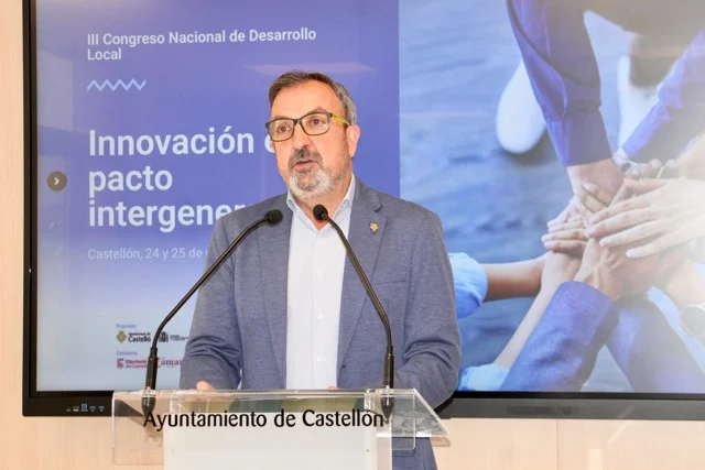 Redondo presentación III Congreso Nacional Desarrollo Local en tamaño mediano