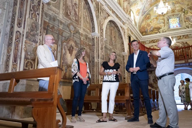 Visita Ermita l'Avellà en tamaño mediano