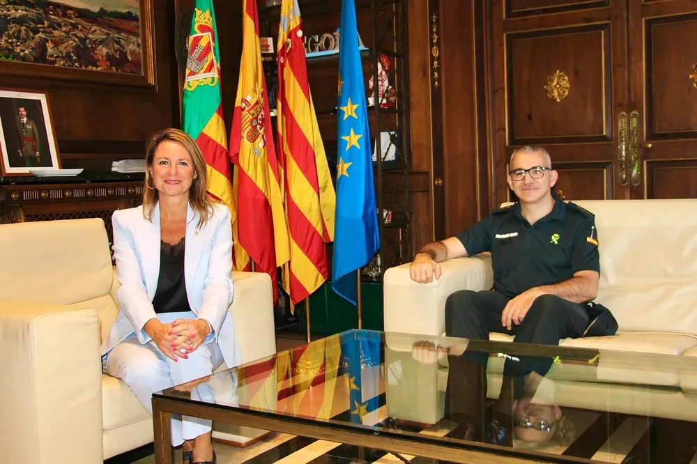 alcaldesa y coronel guardia civil