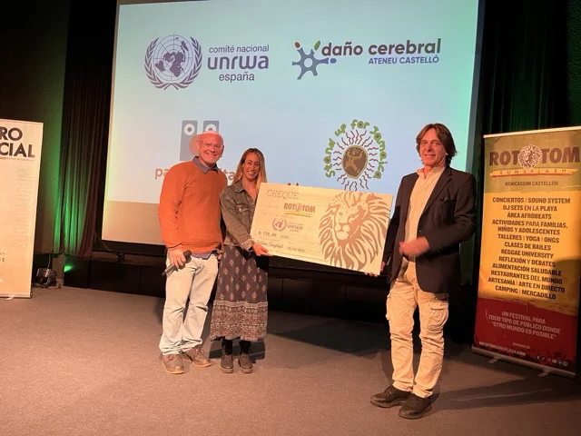 Entrega a UNRWA España en tamaño mediano