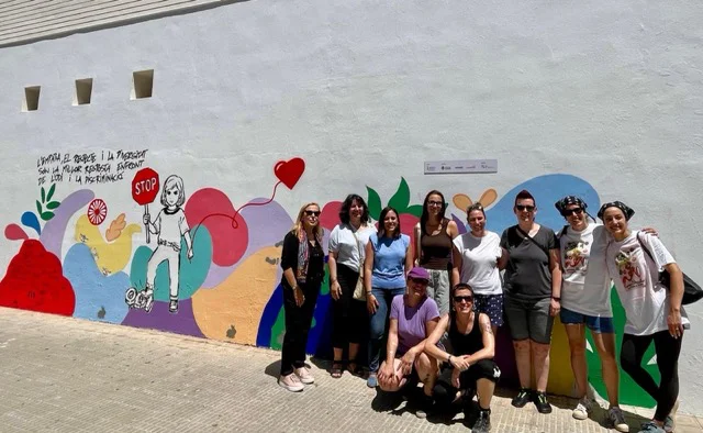 Ester Giner Mural Casal Jove en tamaño mediano