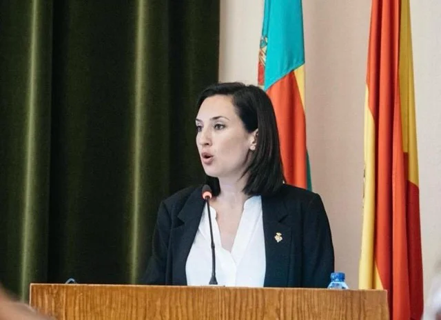 España María en tamaño mediano