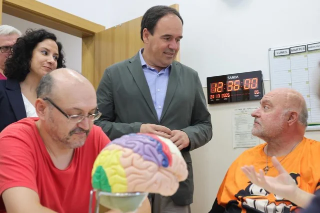 GVA_VISITA CENTRO DAÑO CEREBRAL-28 en tamaño mediano