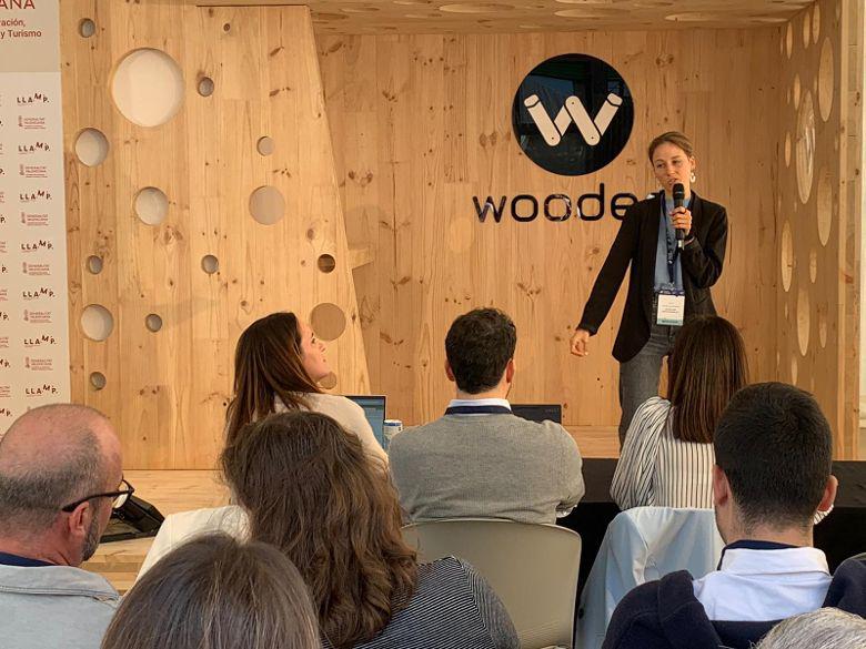 El representante de una startup presentando su proyecto