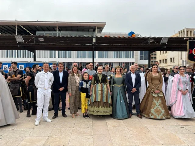 DESFILE 6 en tamaño mediano