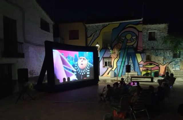 Cine de Verano en tamaño mediano