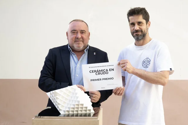 Premio Cerámica en Crudo en tamaño mediano