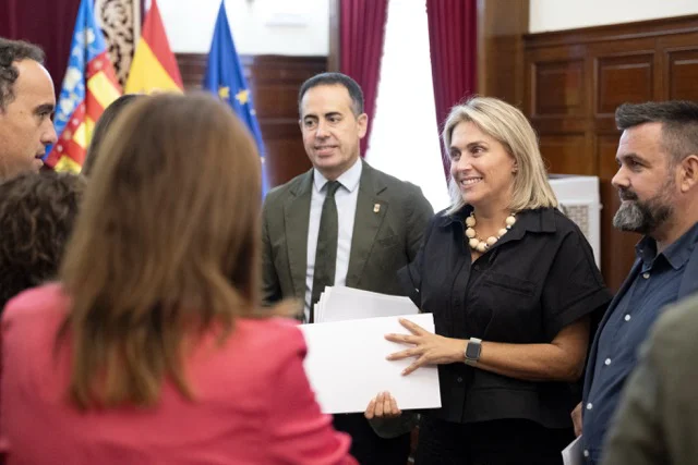 Equipo gobierno en tamaño mediano