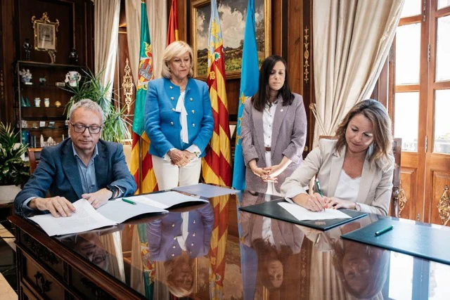 Carrasco firma sexta vivienda social en tamaño mediano