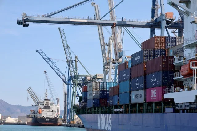 Barco contenedores PortCastelló en tamaño mediano