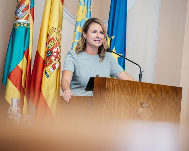Begoña Carrasco debate estado de la ciudad en tamaño mediano