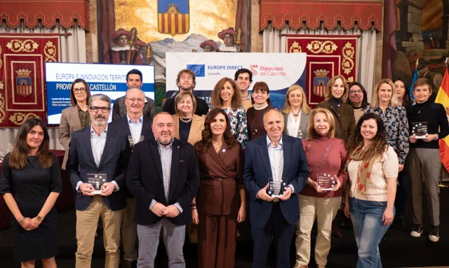 Europe Direct y CIT (2) en tamaño mediano