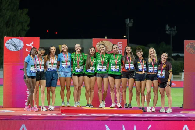 Podio 4x100 Fem en tamaño mediano