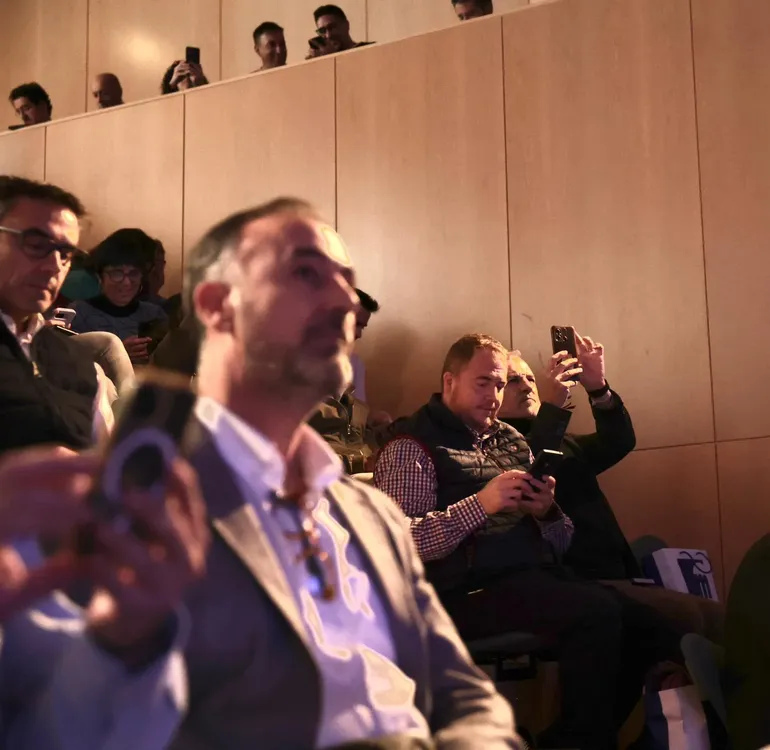 PHOTO-2025-12-04-10-01-21