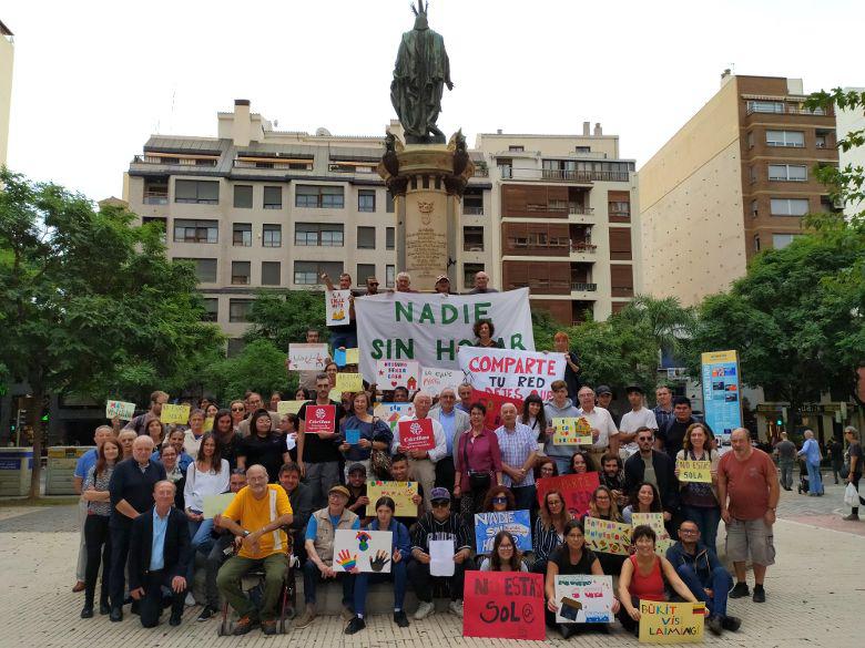 sin hogar foto familia flashmob 2023