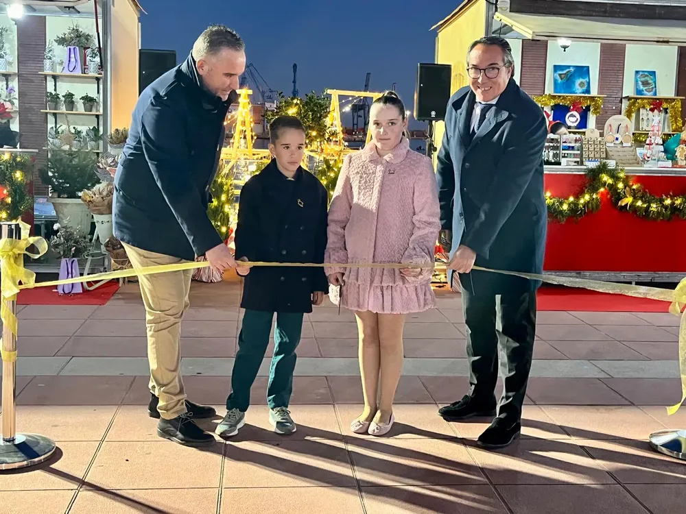 RUBÉN IBÁÑEZ JUNTO A LA REINA INFANTIL DEL GRAO