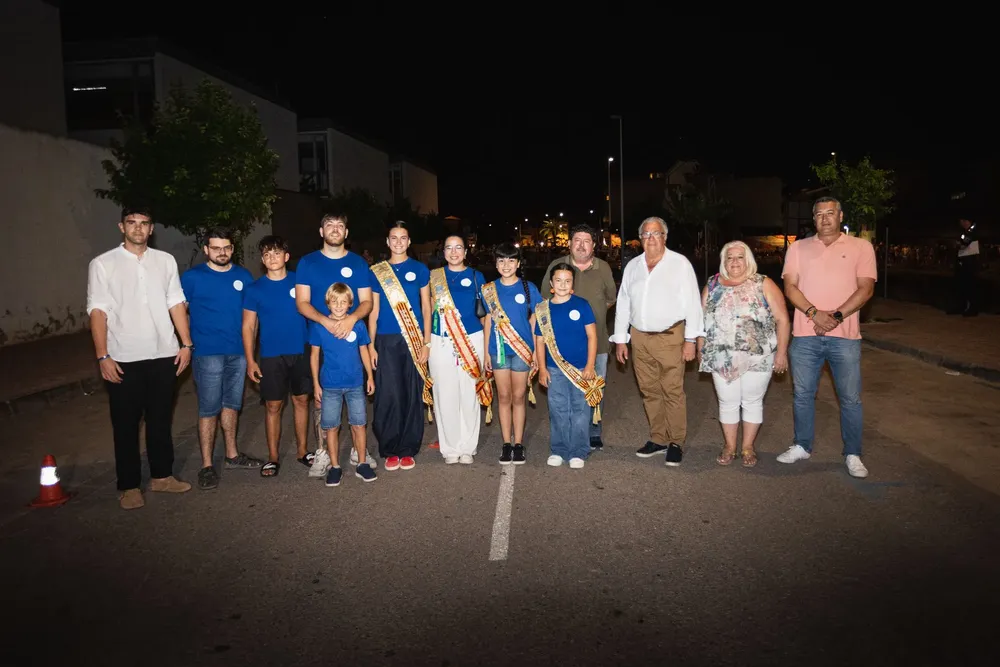 Foto castillo de fuegos artificiales fin de fiestas (2)