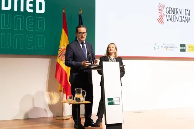 perez llorca madrid en tamaño mediano