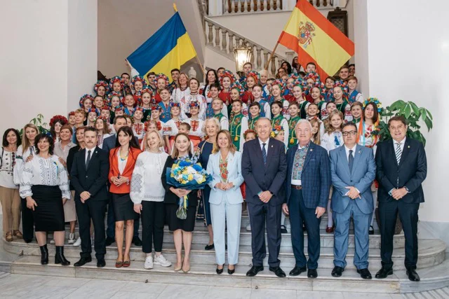 encuentro consular en tamaño mediano