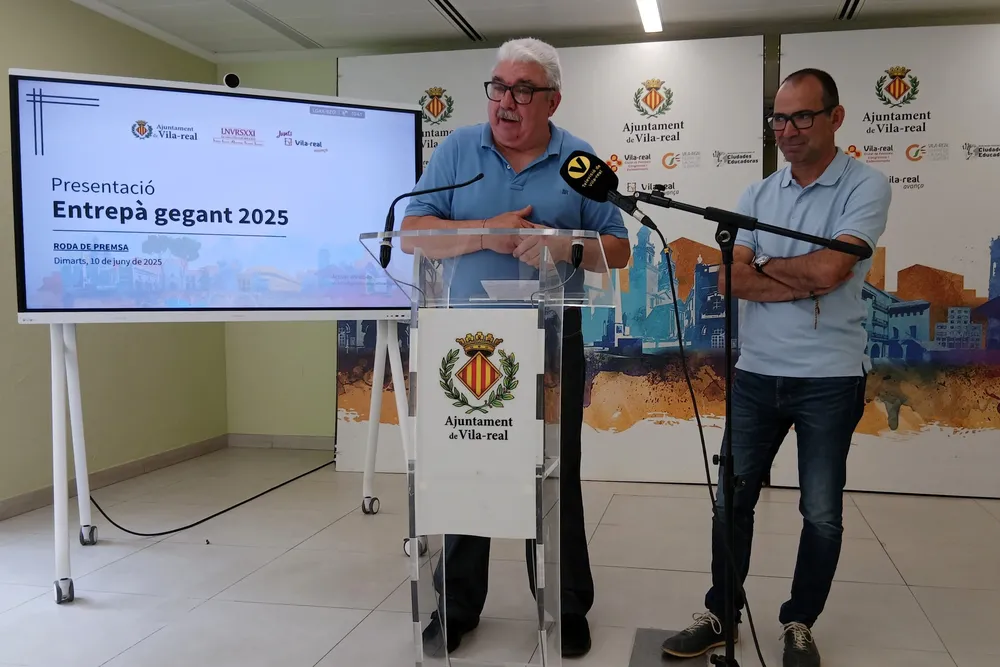 Ximo Abril, President de l'Associació Gastronòmica de Vila-real, i Xus Madrigal, regidor de Comerç i Hostaleria