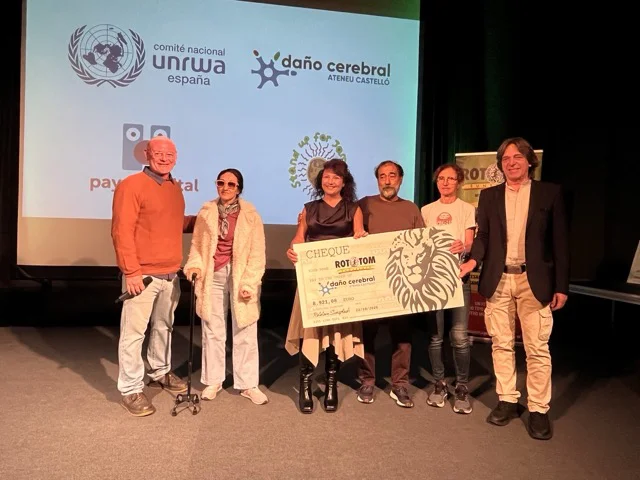 Entrega a Fundación Ateneu (1) en tamaño mediano