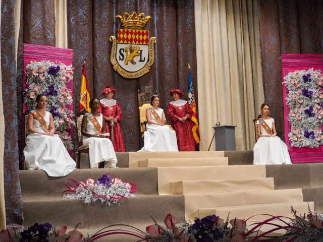 Candela reina Nules 4 en tamaño mediano