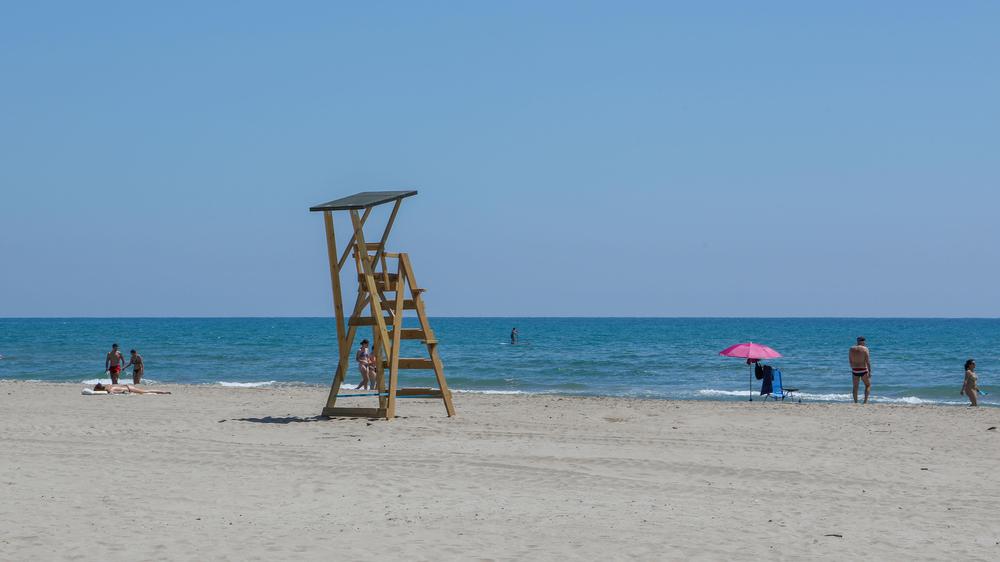 31-05-22 Torre de vigilancia en la playa de Castelló
