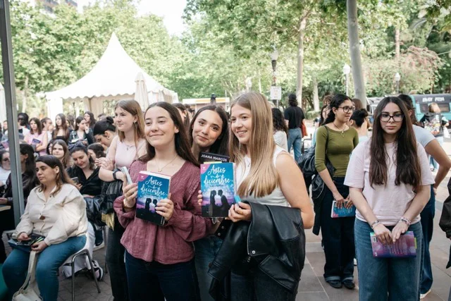 libro 4 en tamaño mediano
