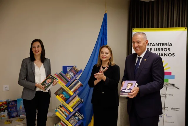 libros ucranianos en tamaño mediano