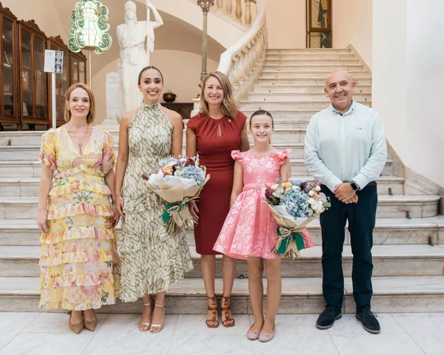 Carrasco Recepción Reinas (2) en tamaño mediano