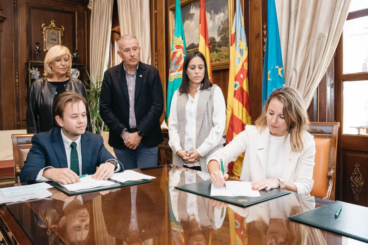 Carrasco firma adquisición vivienda social