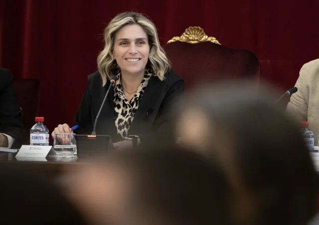Presidenta Marta Barrachina en tamaño mediano