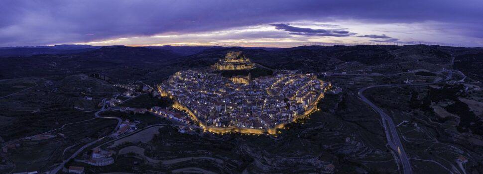 2020-03-08-»-Morella-»-Panorámica-»-Anochecer-con-murallas-y-castillo-iluminados-2-970x350