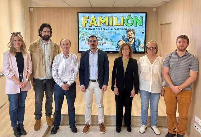 FESTIVAL FAMILIA en tamaño mediano