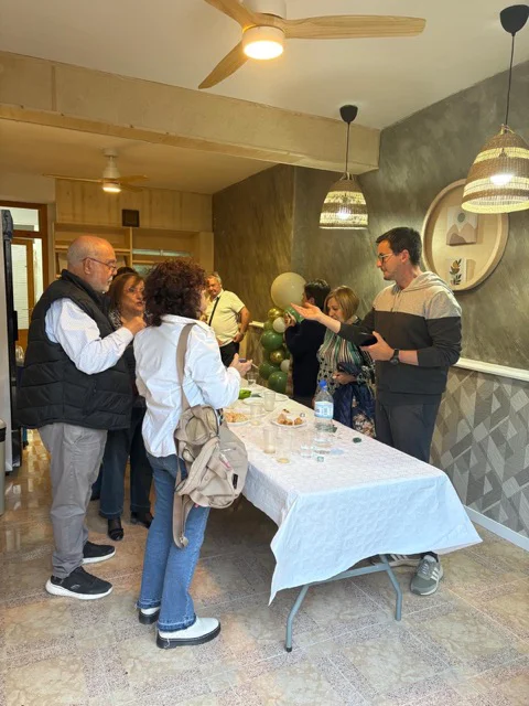 Jornada inaugural cafetería en tamaño mediano