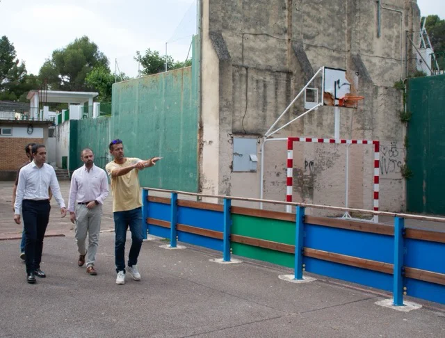 Nacho Navarro y Héctor Folgado visita instalaciones deportivas en tamaño mediano