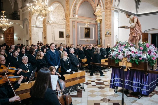 procesión 6 en tamaño grande en tamaño mediano