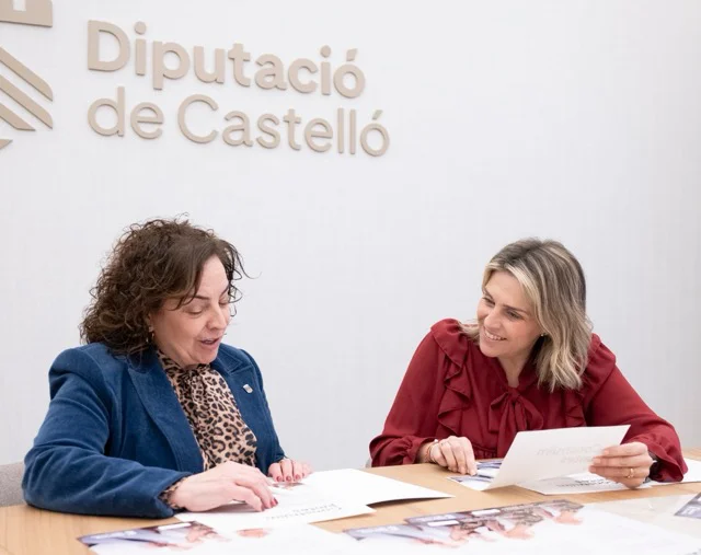 Presidenta Marta Barrachina y diputada Marisa Torlà en tamaño mediano