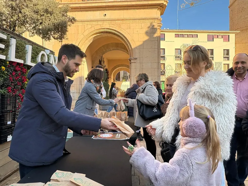 Cristioan reparto mandarinas